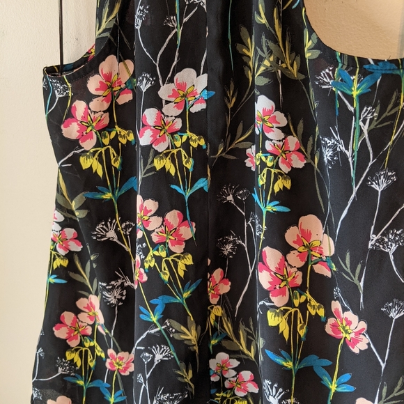 Sold Express floral tank top - Picture 5 of 6